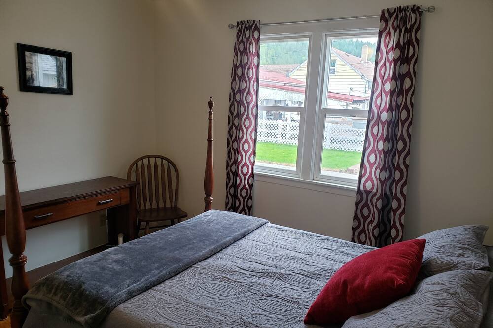 Photo of Bedroom in Kellogg