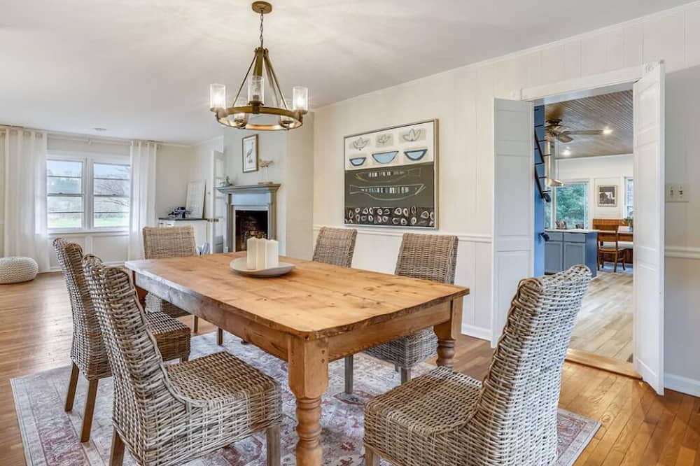 Photo of Livingroom in Royal Oak