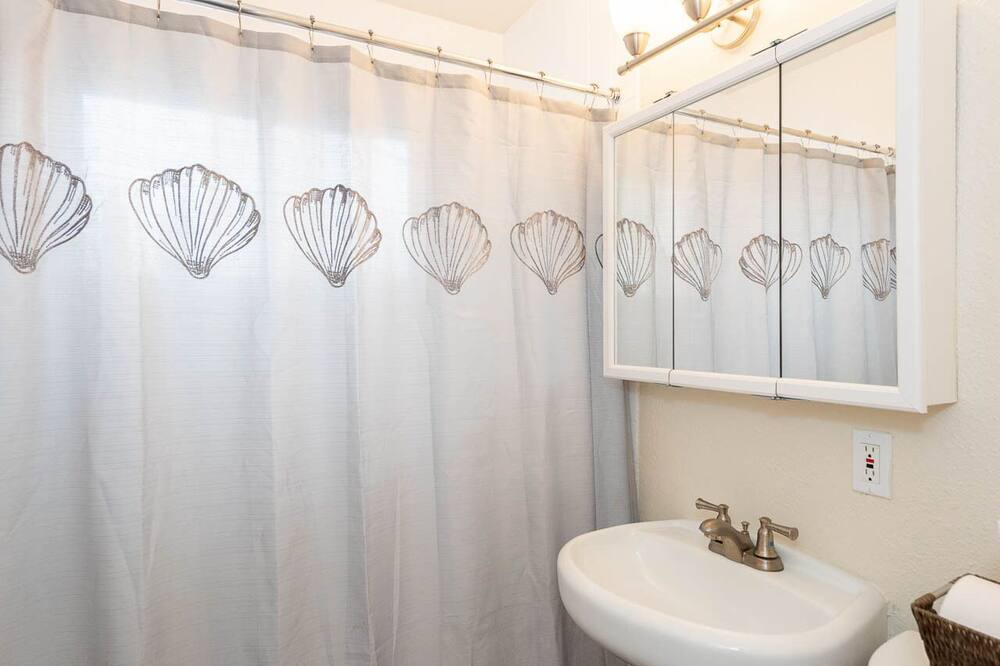 Photo of Bathroom in Bay Park