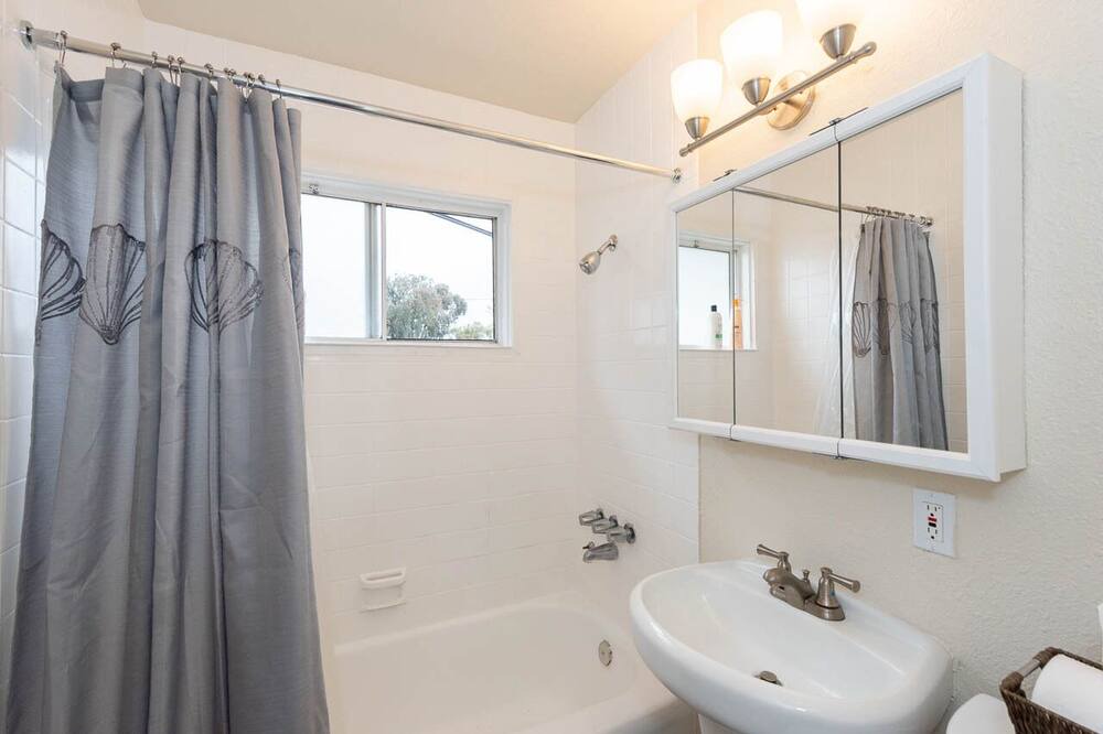 Photo of Bathroom in Bay Park