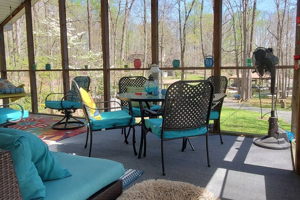 Photo of Livingroom in Bumpass