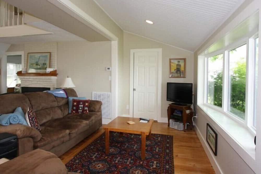 Photo of Livingroom in Tilghman