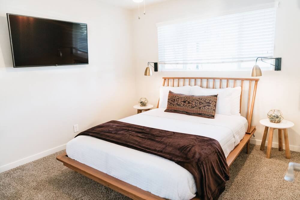 Photo of Bedroom in Papago Parkway