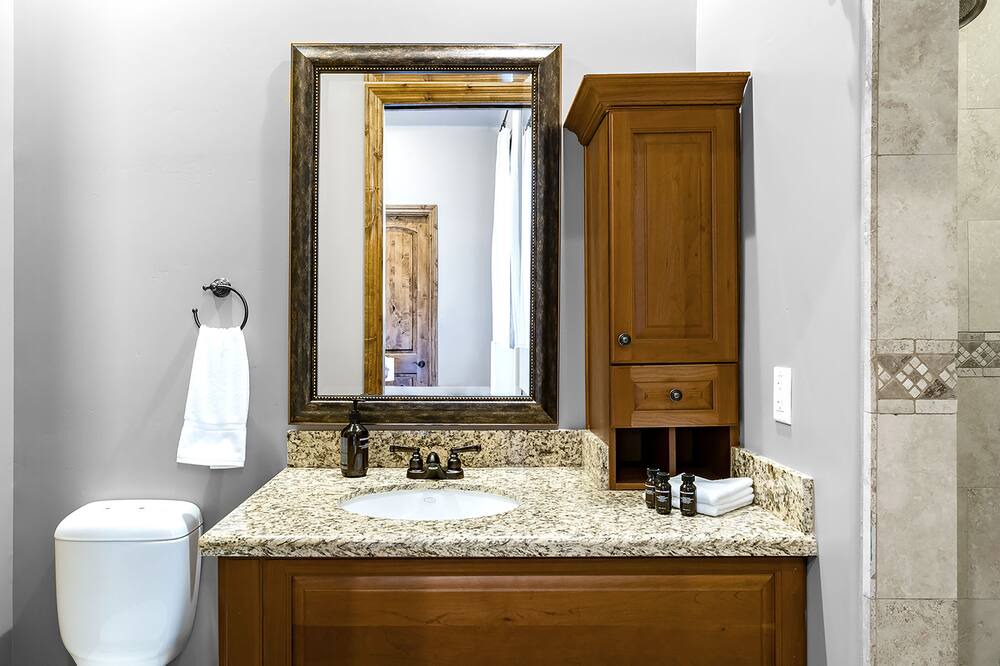 Photo of Bathroom in Sunburst Farms East