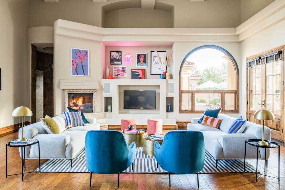 Photo of Livingroom in Sunburst Farms East