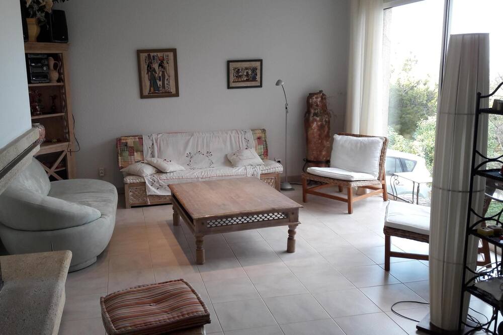 Photo of Livingroom in Algajola