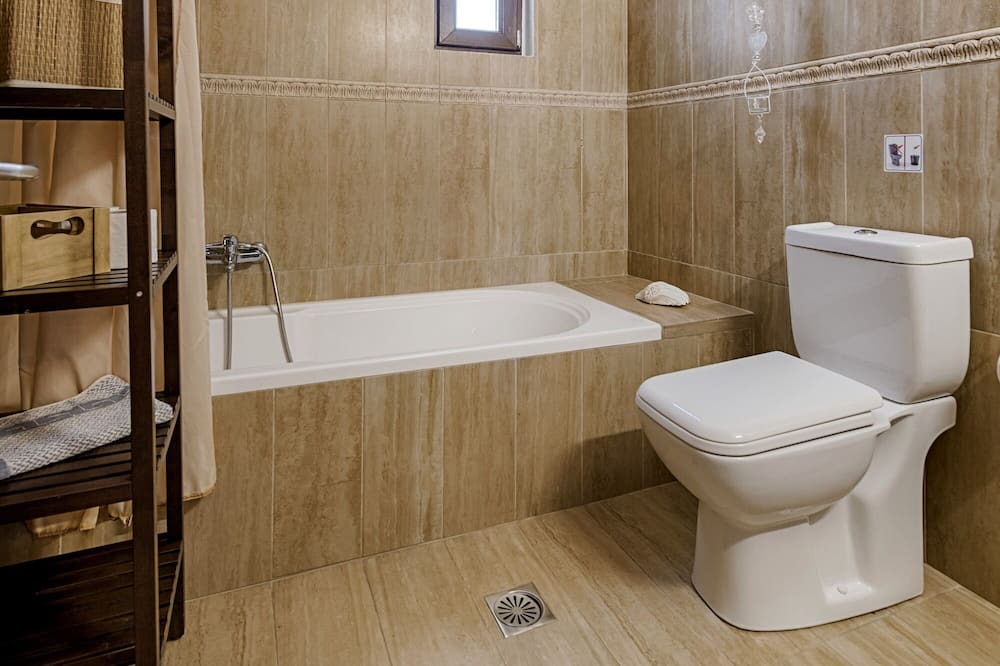 Photo of Bathroom in Asklipiio