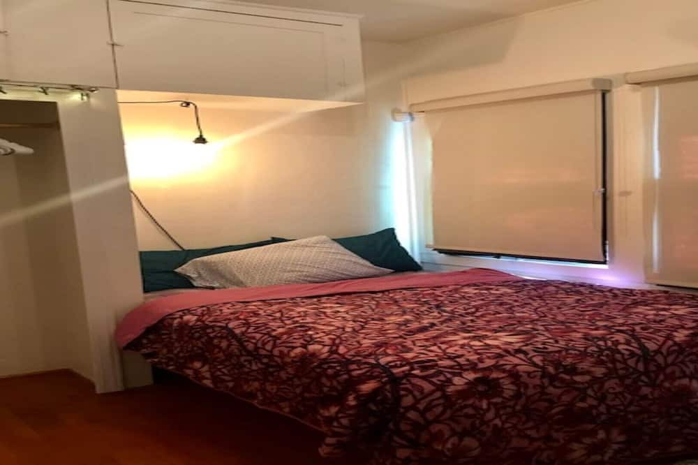 Photo of Bedroom in Iron Horse Historic District