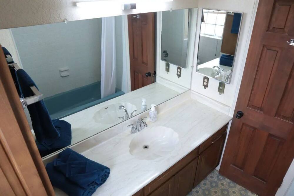 Photo of Bathroom in Snowflake