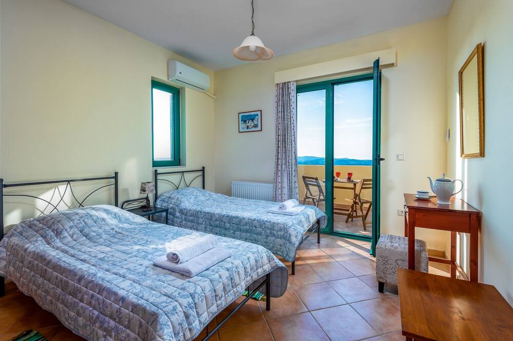 Photo of Bedroom in Salakos