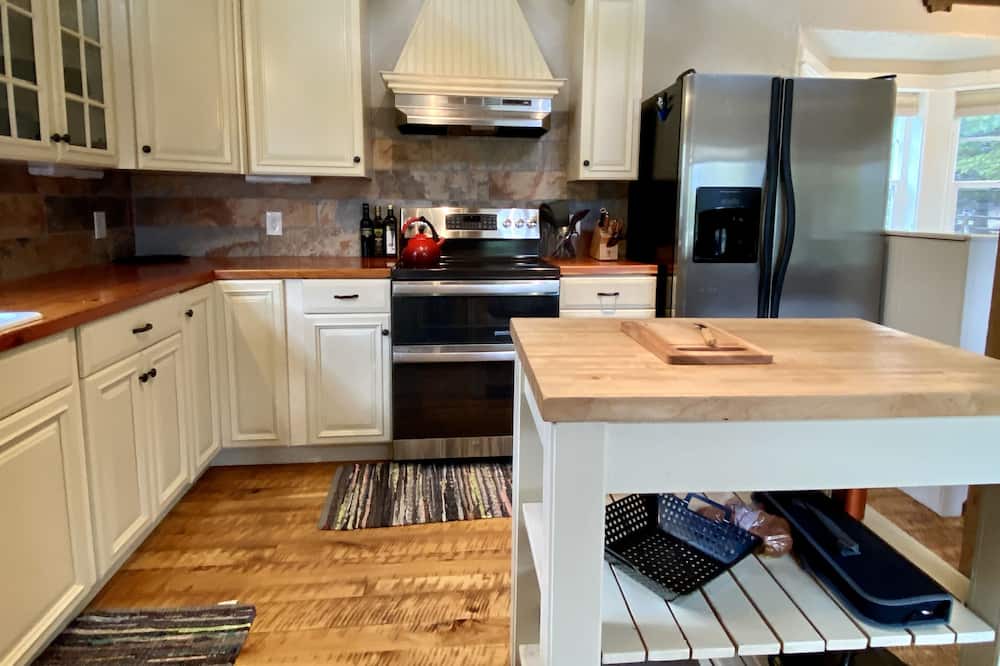 Photo of Kitchen in Thompson Falls