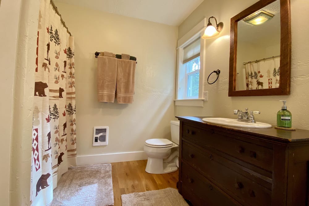 Photo of Bathroom in Thompson Falls