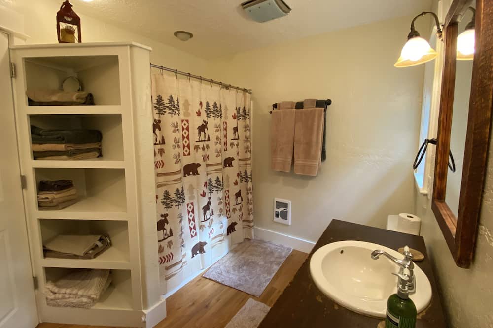 Photo of Bathroom in Thompson Falls