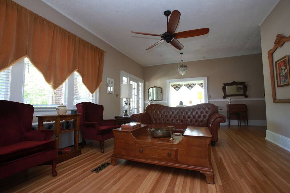 Photo of Livingroom in Mount Airy