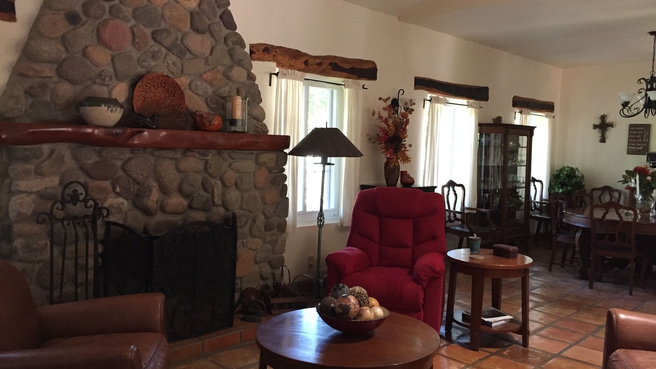 Photo of Livingroom in Tumacacori-Carmen