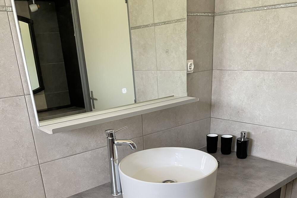 Photo of Bathroom in Santa-Lucia-di-Moriani