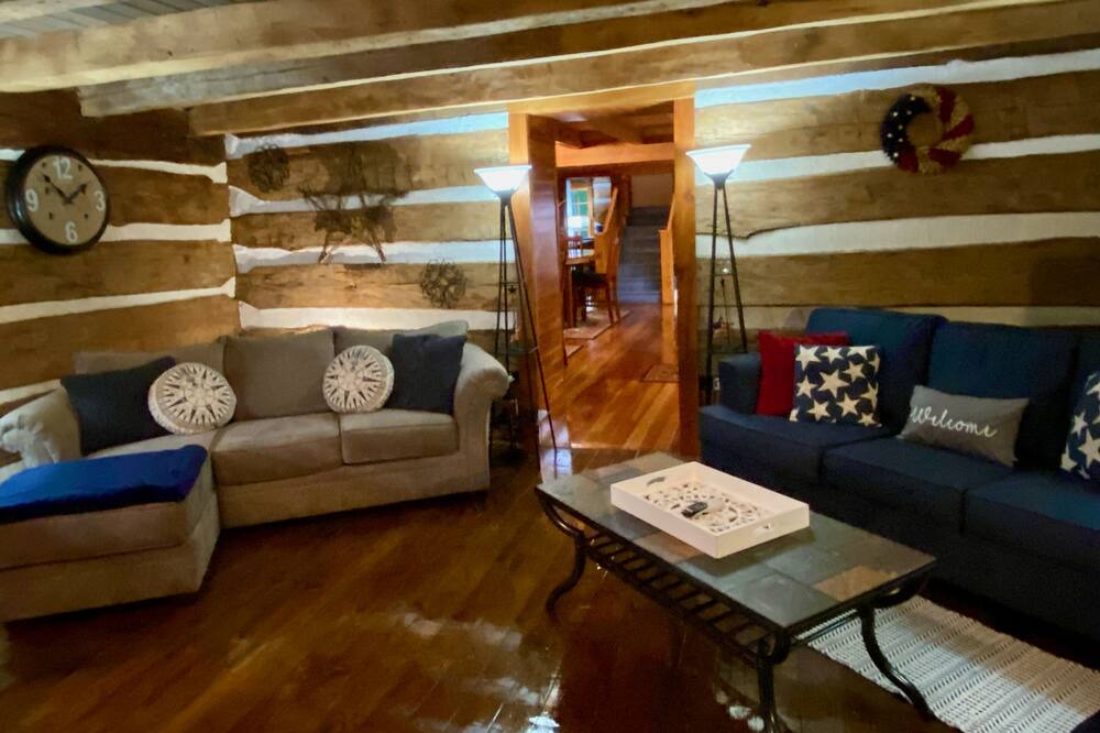 Photo of Bedroom in Bladensburg