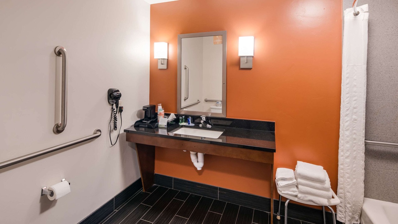 Photo of Bathroom in Hurricane