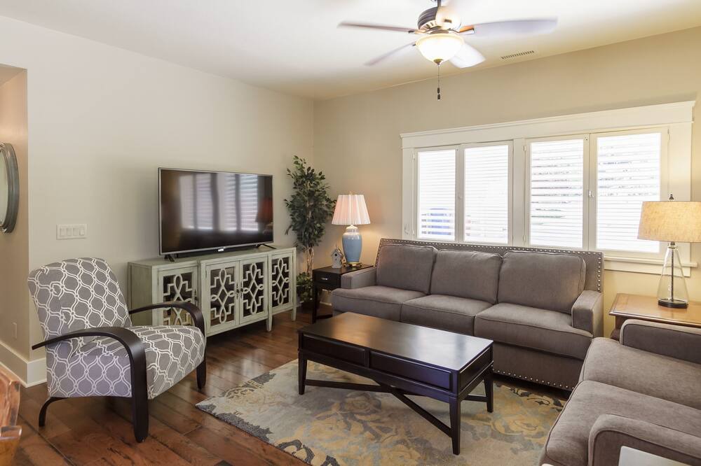 Photo of Livingroom in Nob Hill