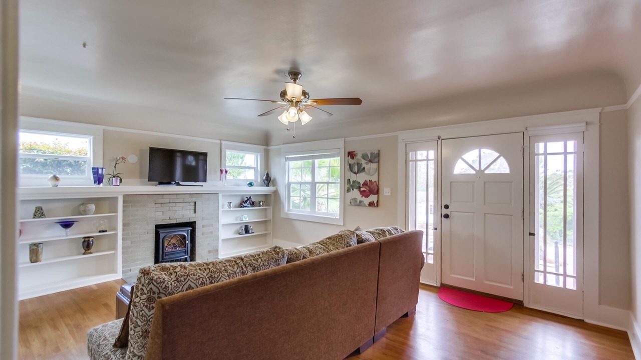 Photo of Livingroom in University Heights