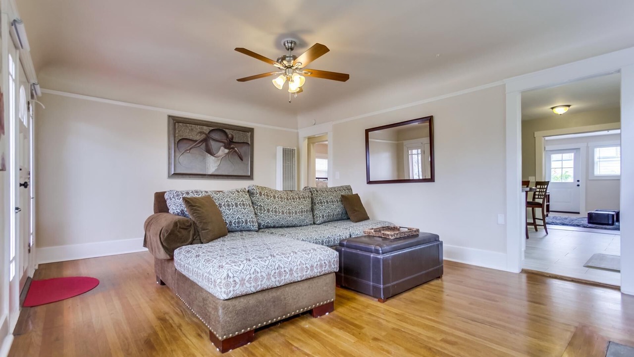 Photo of Livingroom in University Heights