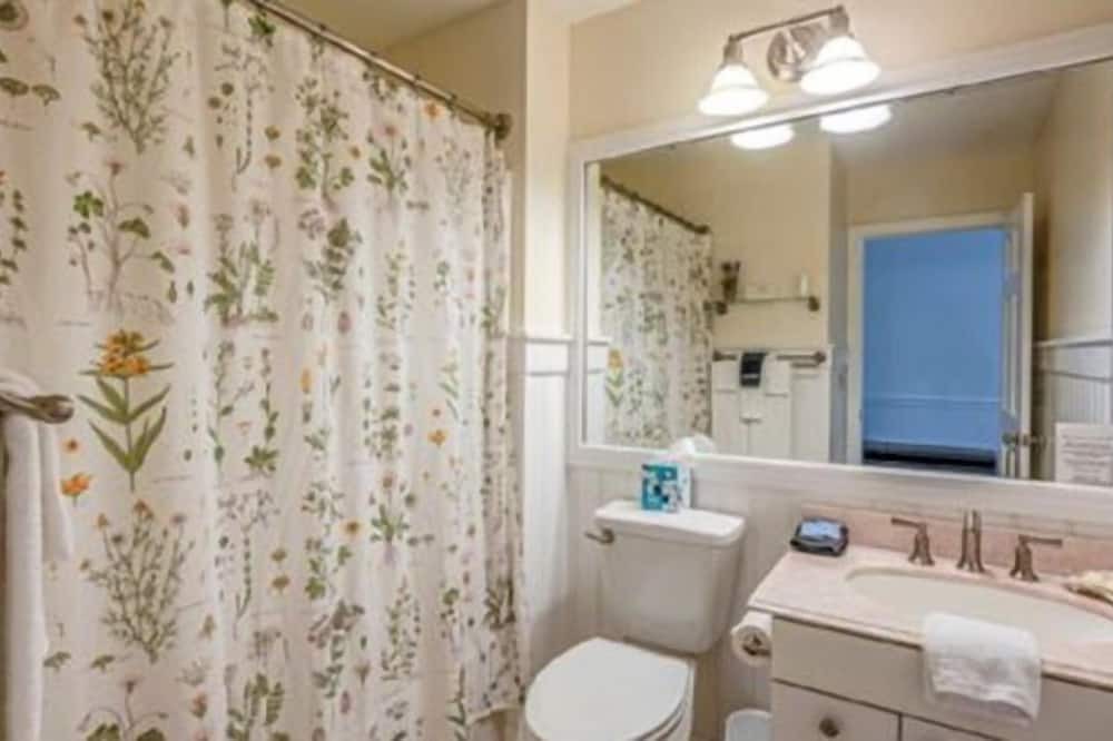 Photo of Bathroom in McDaniel