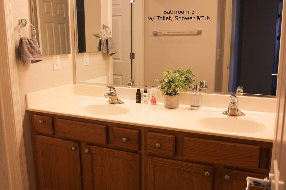 Photo of Bathroom in Orchards Estates