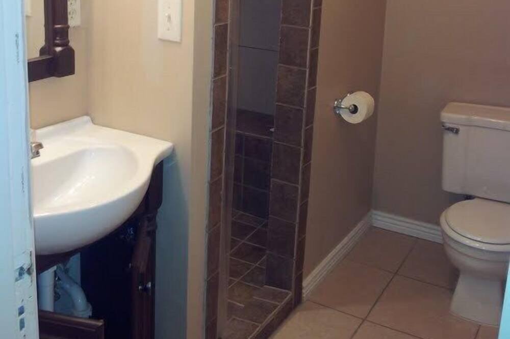 Photo of Bathroom in Hurricane