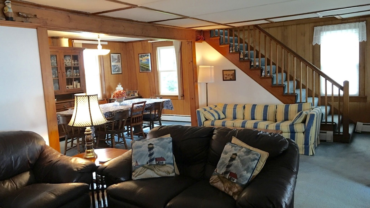 Photo of Livingroom in Cayuga