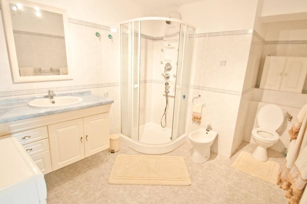 Photo of Bathroom in Furiani