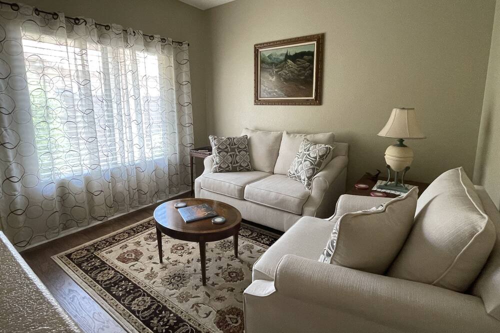Photo of Livingroom in Royal Ranch