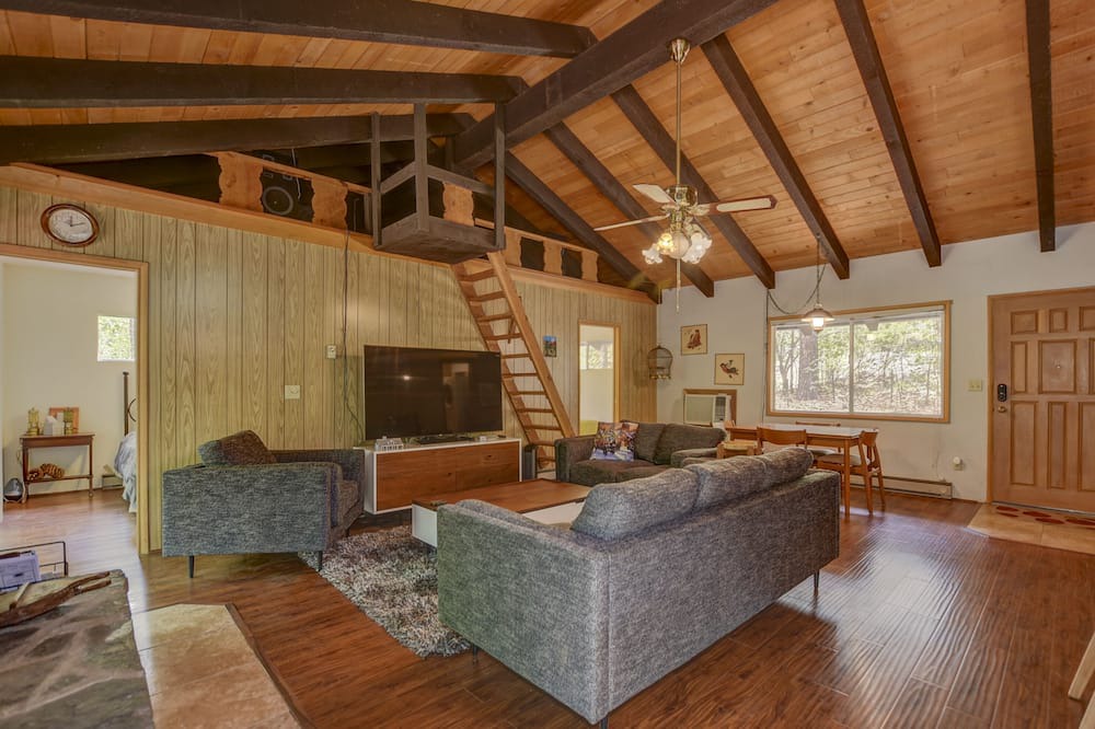 Photo of Livingroom in Groom Creek