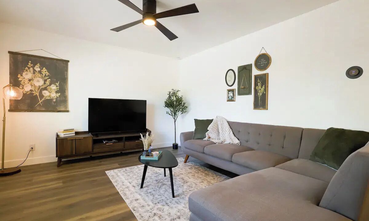 Photo of Livingroom in Paradise Valley Village