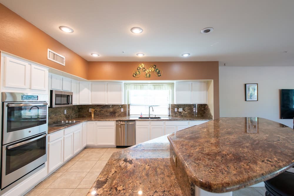 Photo of Kitchen in Canyon Trails