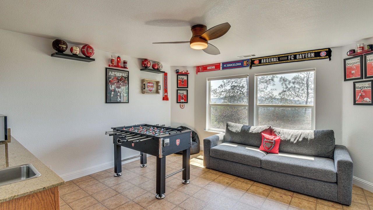 Photo of Livingroom in Yosemite Lakes