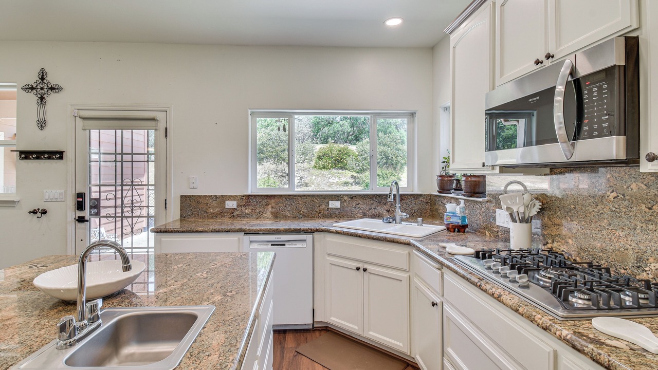 Photo of Kitchen in Yosemite Lakes