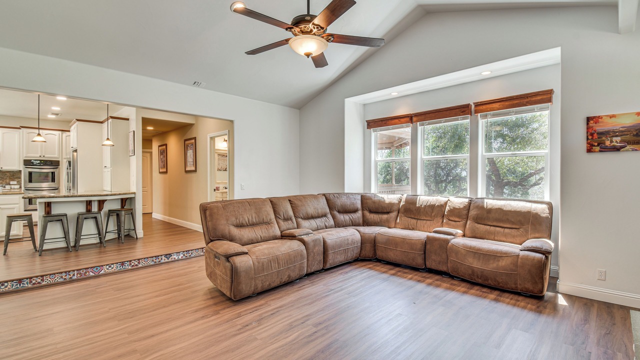 Photo of Livingroom in Yosemite Lakes