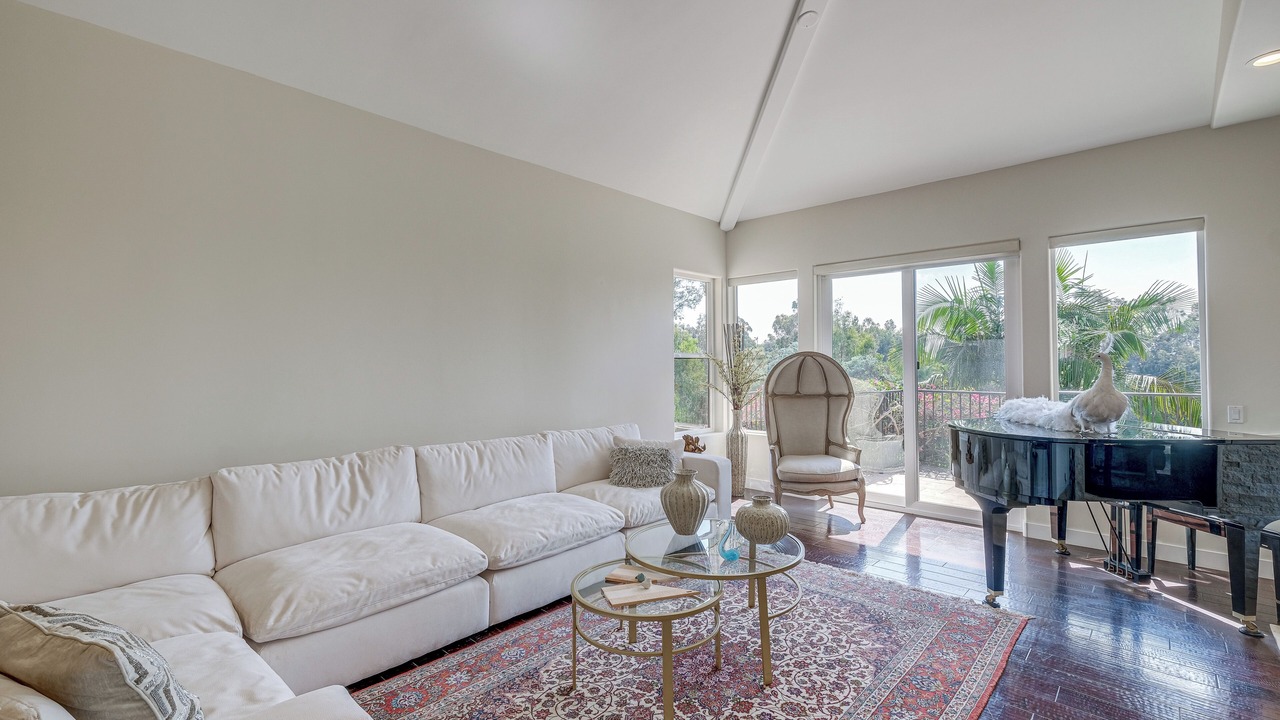 Photo of Livingroom in Fairbanks Ranch
