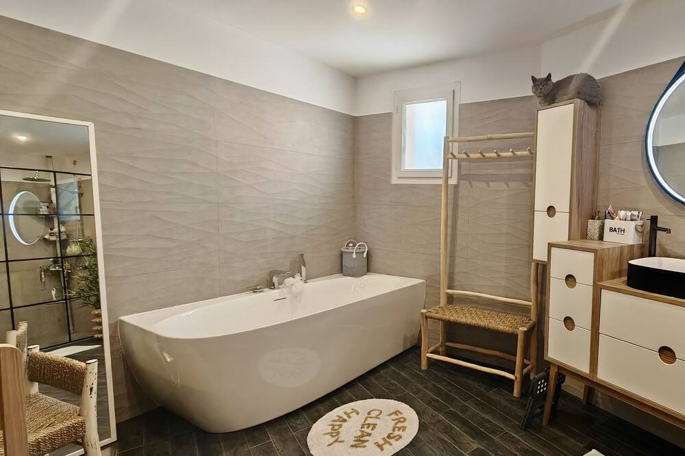 Photo of Bathroom in Peri