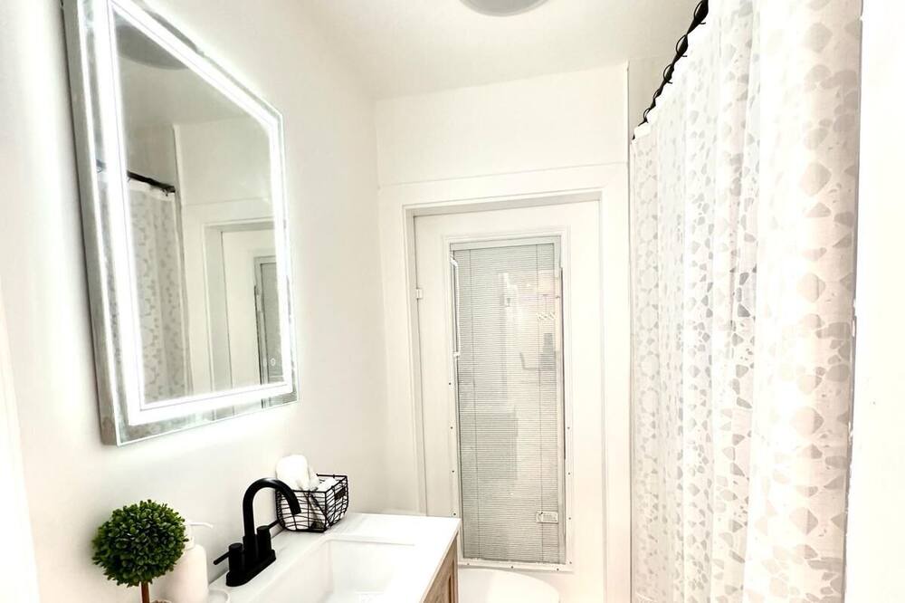 Photo of Bathroom in South Mountain