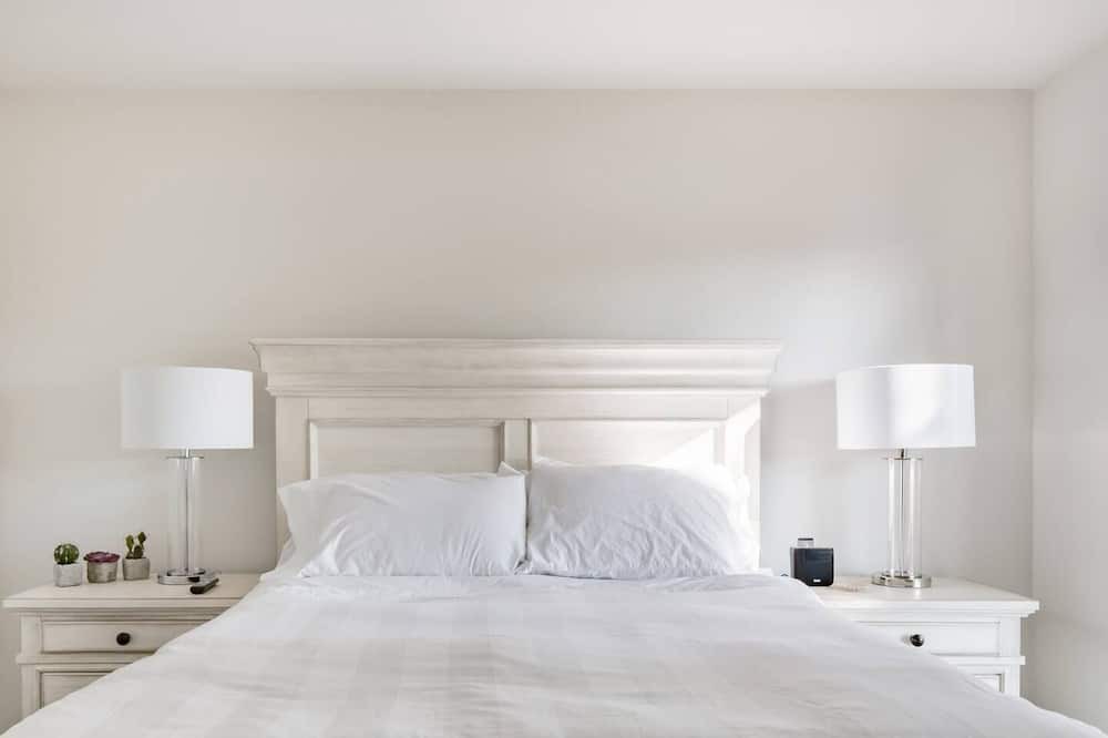 Photo of Bedroom in Desert Paradise Estates