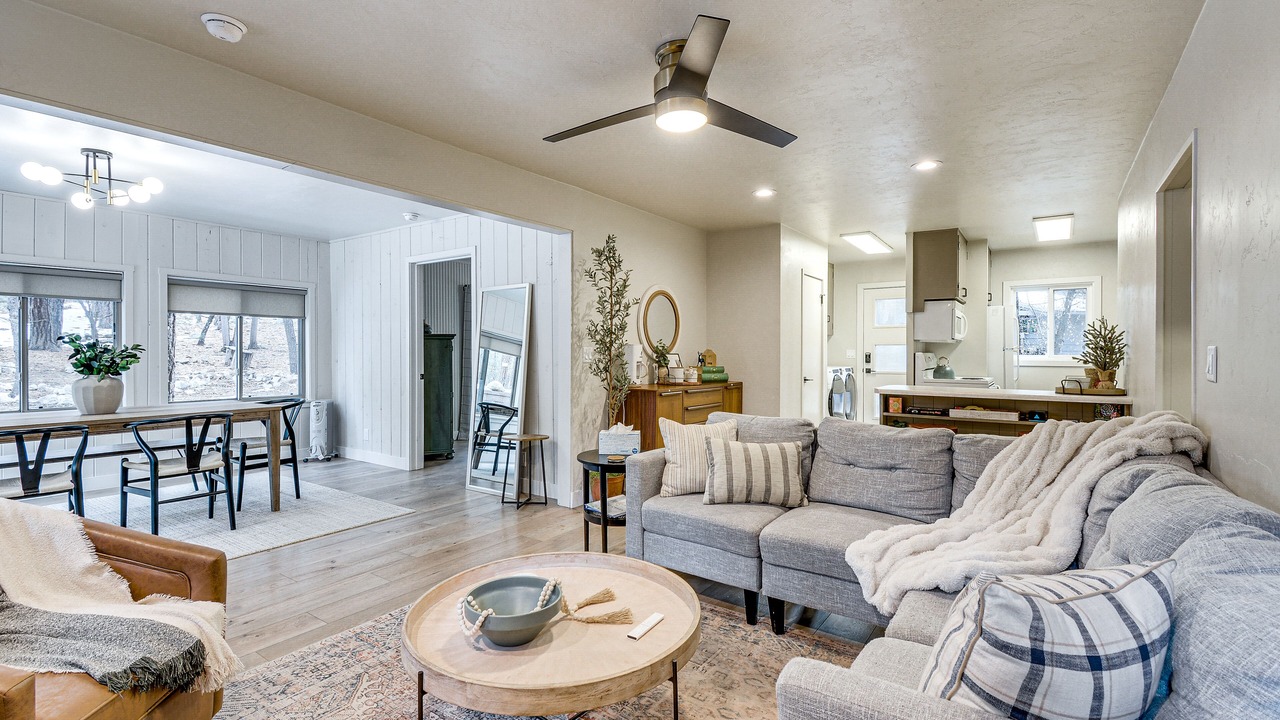 Photo of Livingroom in Groom Creek