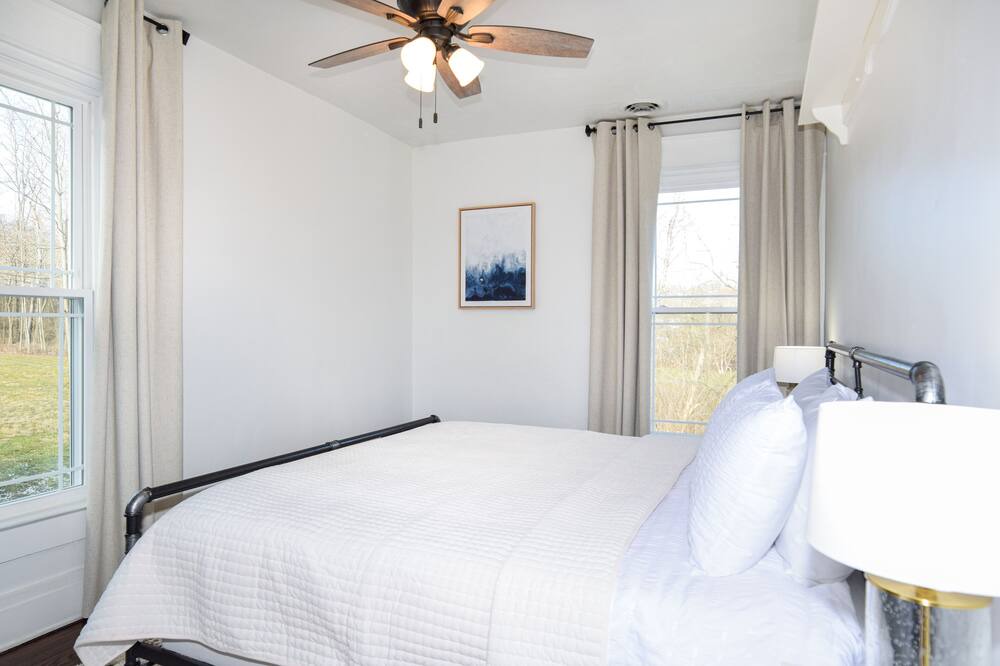 Photo of Bedroom in New Haven  Hamilton County