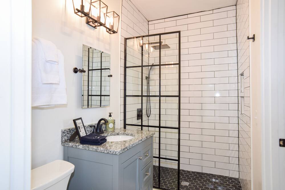 Photo of Bathroom in New Haven  Hamilton County