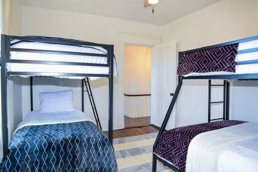 Photo of Bedroom in New Haven  Hamilton County