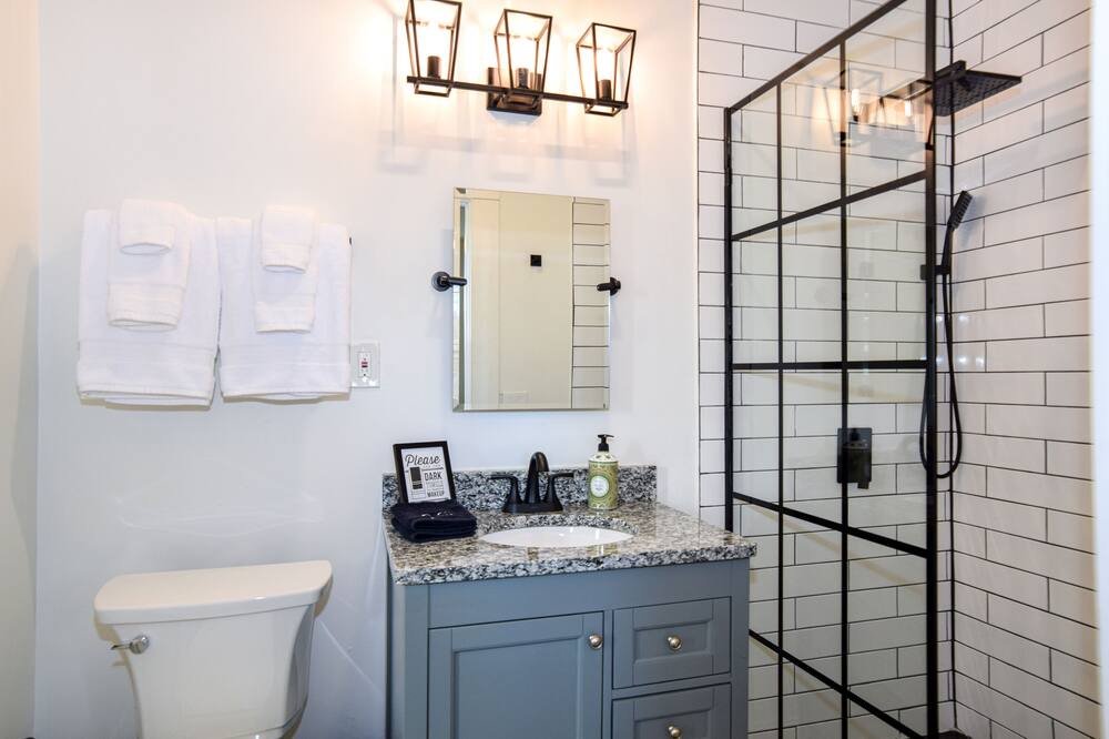 Photo of Bathroom in New Haven  Hamilton County