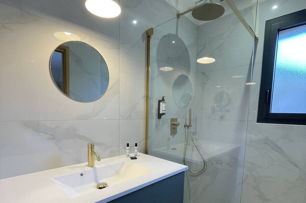 Photo of Bathroom in Figari
