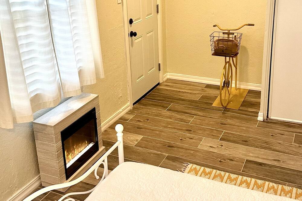 Photo of Bedroom in Raisin
