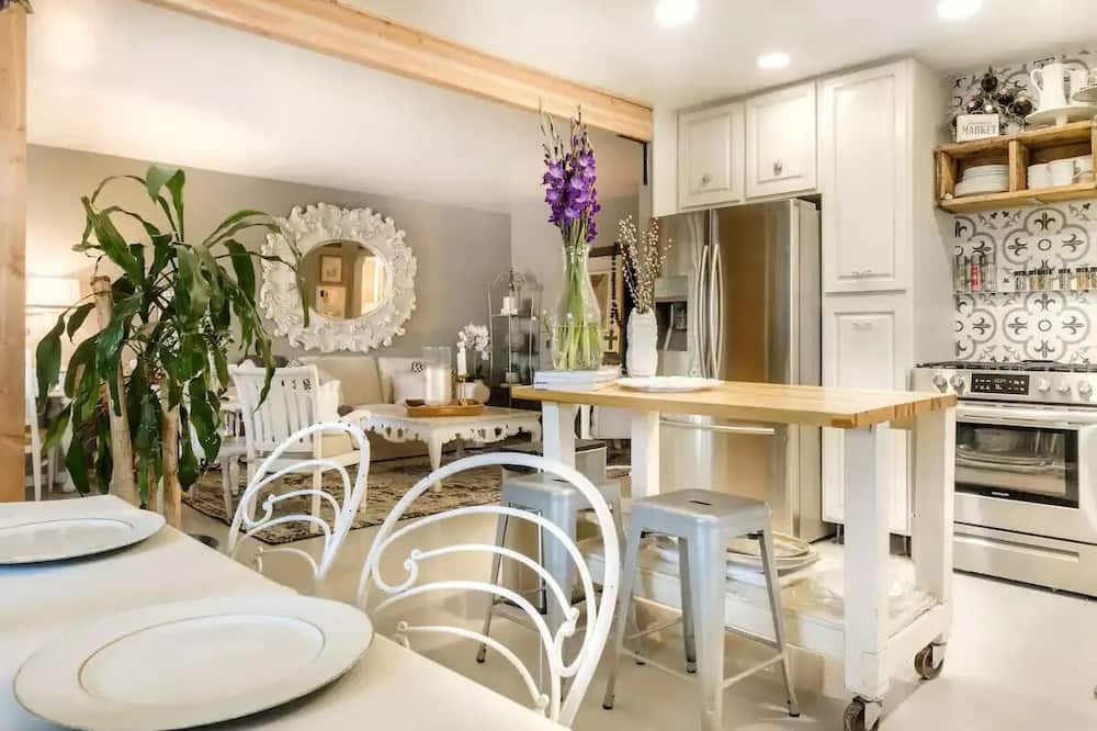 Photo of Kitchen in Camelback East
