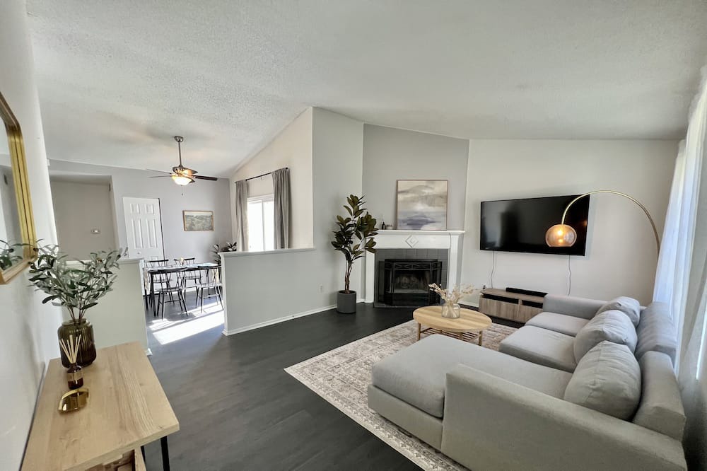 Photo of Livingroom in Easton